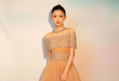 专业素养哪里去了？朱丹登台主持叫错3位嘉宾名字，错的太离谱了