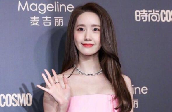 专业素养哪里去了？朱丹登台主持叫错3位嘉宾名字，错的太离谱了