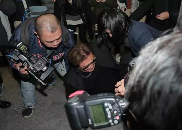 高以翔爸爸摔倒怎么回事?终于真相了,原来是这样!