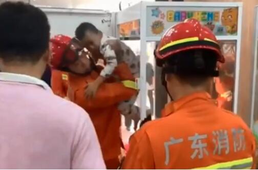 真相了!娃娃抓娃娃被卡怎么回事?盘点熊孩子被卡合集令人哭笑不得