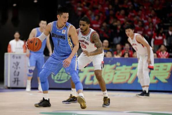 林书豪CBA得分创新高，尤度首秀篮板能力突显，首钢客场获大胜