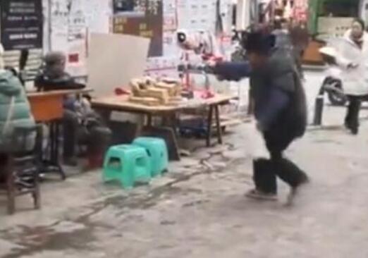 太可爱了!老人斗舞式文骂是什么梗 全过程画面曝光让人捧腹大笑
