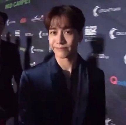 王嘉尔还珠格格同款刘海火了！嘎嘎：我不要面子的嘛