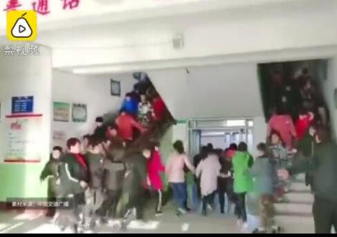 为你点赞!唐山小学90秒疏散 每月一次逃生演练,危急时刻显神效