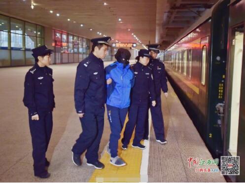 厦门警方将命案逃犯劳荣枝移交江西南昌警方