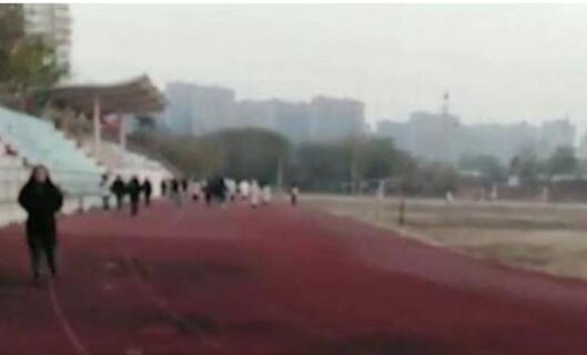 南京高校强制晨跑怎么回事？这么做合理吗？校方回应了吗？