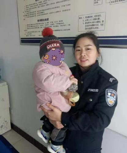 遇到了多大的困难？幼儿冬日被遗弃垃圾站太让人心疼