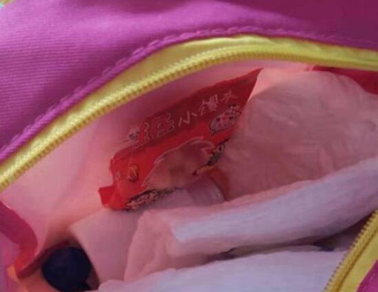 可怜!幼儿被遗弃垃圾站 这样寒冷的冬天将孩子狠心遗弃?