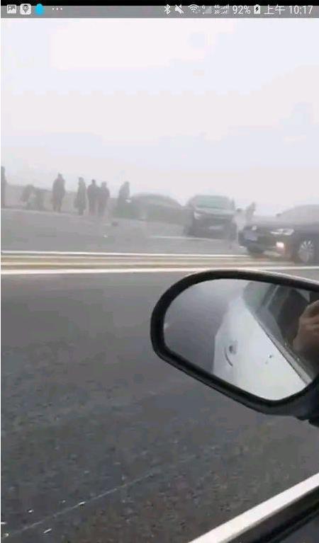 【最新消息】河北数十辆车连环相撞 现场惨烈伤亡不明