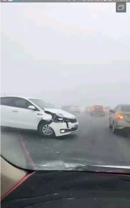 【最新消息】河北数十辆车连环相撞 现场惨烈伤亡不明