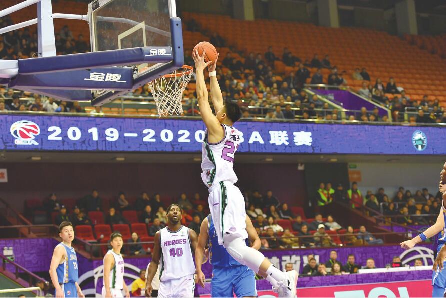 山东西王男篮轻取江苏队 豪取四连胜 李敬宇：除了“飞刀”我还有“匕首”