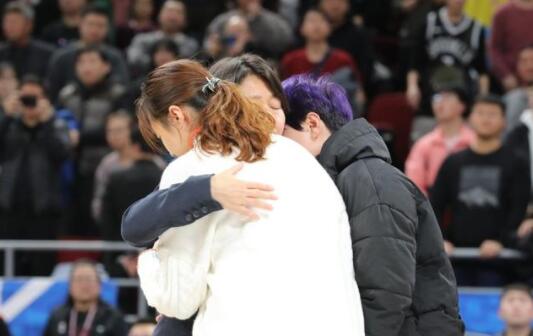 吉喆球衣退役仪式举行，51号球衣永远飘扬在首钢队