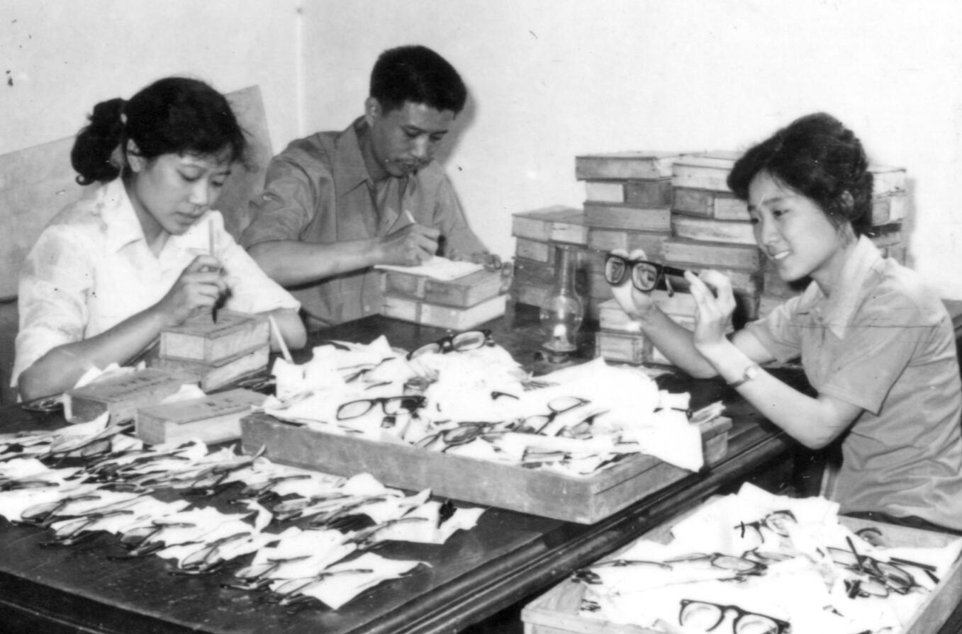 融媒见证光影70年李春圃一路披荆斩棘乡镇企业点燃激情岁月