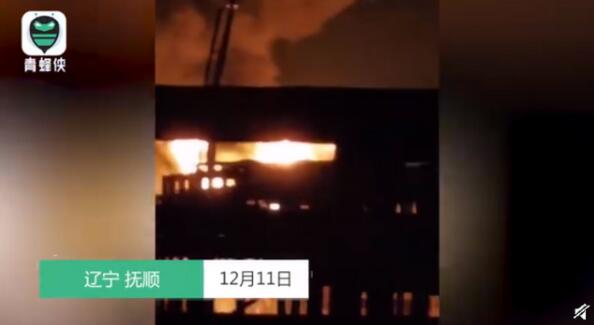抚顺石油二厂突发大火,现场火光冲天,高层建筑火灾如何逃生?