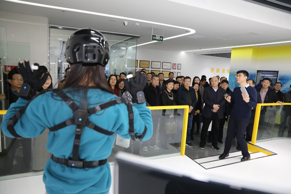 120多名社会监督员当“考官”现场打分检阅报业一年“成绩单”