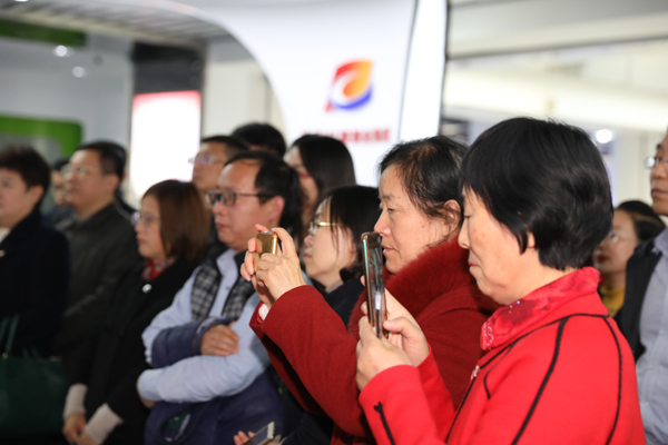 120多名社会监督员当“考官”现场打分检阅报业一年“成绩单”