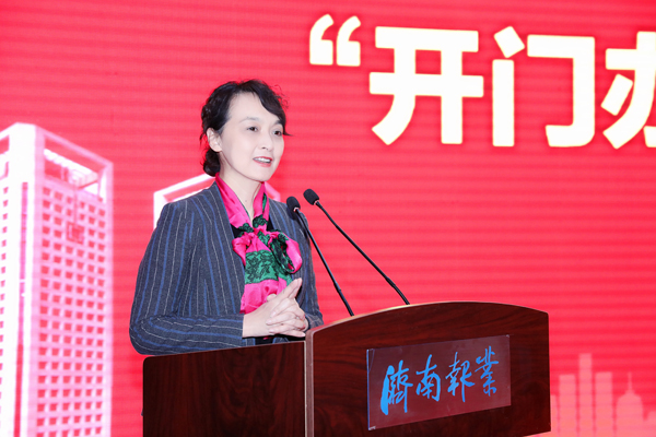 120多名社会监督员当“考官”现场打分检阅报业一年“成绩单”