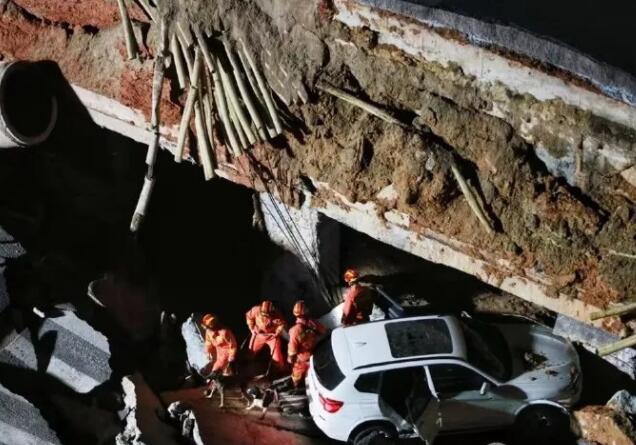 厦门500平方米地面塌陷，亲历者：听到巨响像地震一样