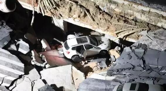 厦门500平方米地面塌陷，亲历者：听到巨响像地震一样