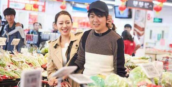 吉娜为婆婆庆生 自曝中文跟婆婆学的,网友:难怪有一股东北大碴子味儿