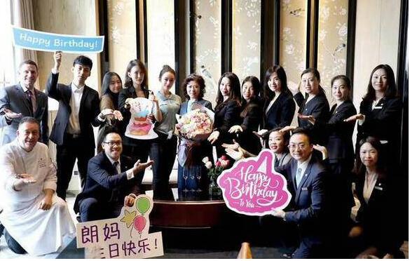 吉娜为婆婆庆生 自曝中文跟婆婆学的,网友:难怪有一股东北大碴子味儿