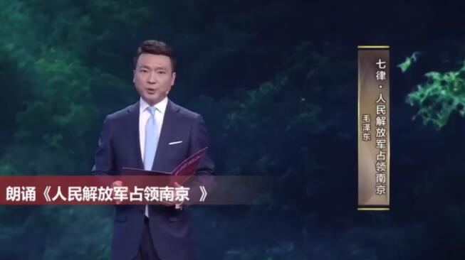 有没有电到你？康辉20年前播音画面曝光 网友:谁还不是个小鲜肉呢