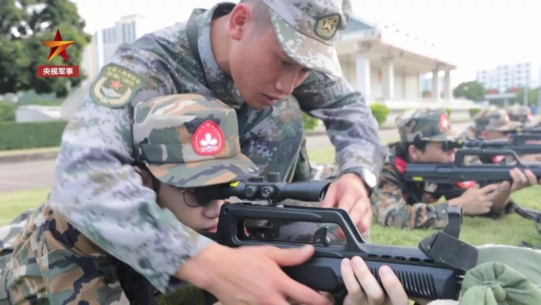 “因为有你们，澳门不惧风雨！”澳门民众给解放军的感谢信，真暖！