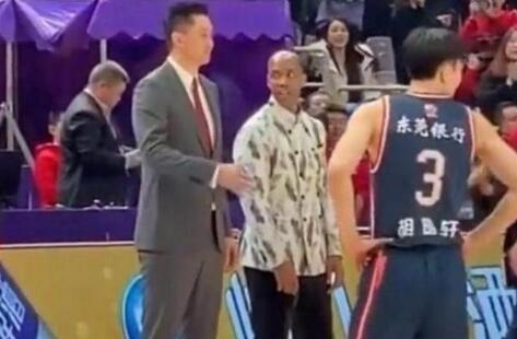 冤家！杜锋马布里冲突是怎么回事？场面一度混乱