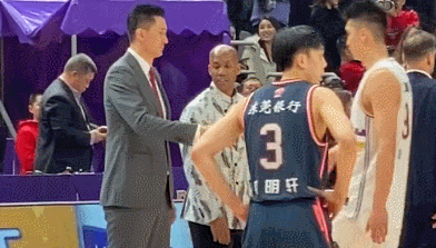 冤家！杜锋马布里冲突是怎么回事？场面一度混乱