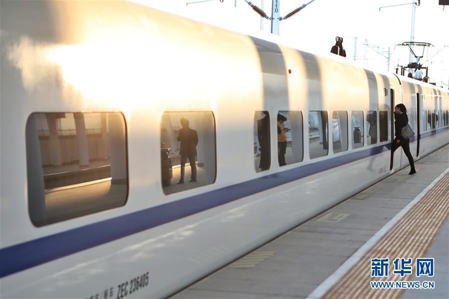 成贵高铁全线通车 西部高铁通道南北贯通