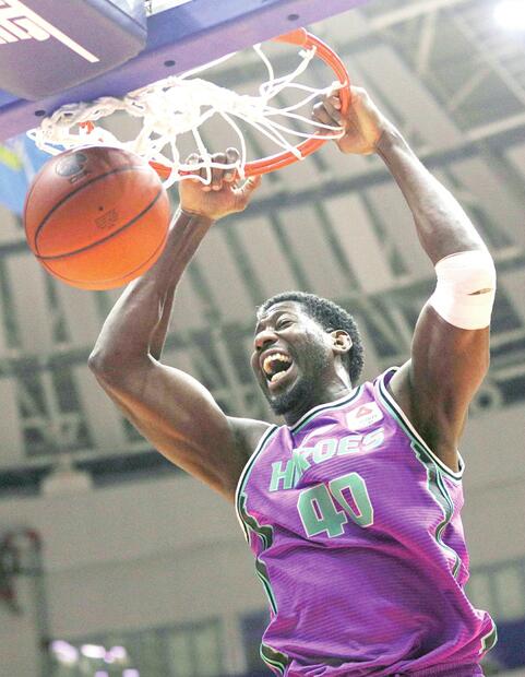 山东男篮豪取六连胜 打破17年客场不胜新疆队魔咒