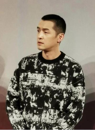 每年剪寸头都热搜?胡歌剪寸头 为新电影2亿添砖加瓦