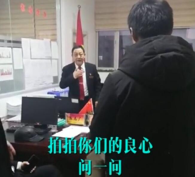 “怒斥”欠薪企业信访局局长曾直播帮工人讨薪