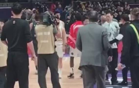 两人到底说了什么？杜锋马布里冲突详情始末 