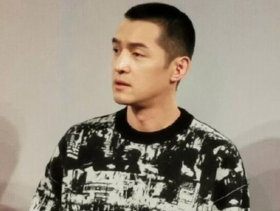 胡歌剪寸头怎么回事 为《南方车站的聚会》可是下足了本钱