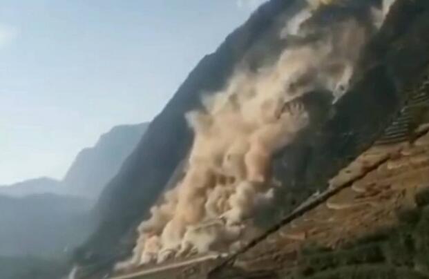 松阳县山体塌方现场情况：厂房被埋3人失联 正在全力搜寻施救