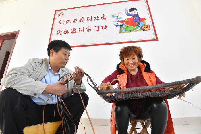 【泉城记忆 时代映像】贫困村“变身”示范村，这个第一书记不一般  