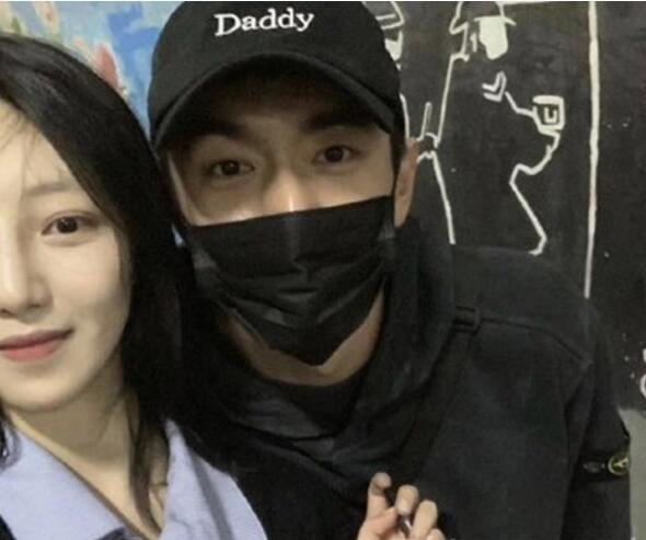 恋情曝光？林更新SurbLue疑似恋情曝光 网友:网红收割机名不虚传