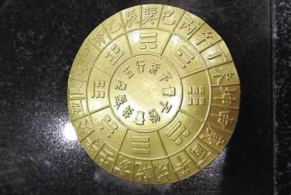 女孩戴核辐射能量石 “五行质子”能量石引发核辐射仪器报警