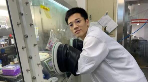 我酸了！25岁博士奶爸火了，上得了实验室下得了厨房