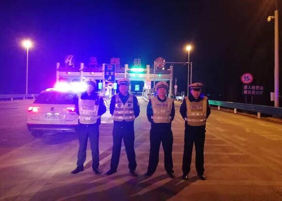 为生命护航!急救车千里转运重病女童 沿途司机为她让出生命通道