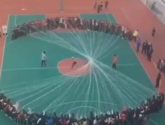 令人惊讶!中国学生炫酷跳绳 只有亲眼看到才能相信这是真的