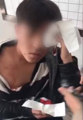 太吓人了!因奖学金被捅伤什么情况 什么仇什么怨竟下次狠手?