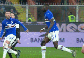 献上膝盖！C罗飞起来了，2.56米高空神球让网友脑洞大开