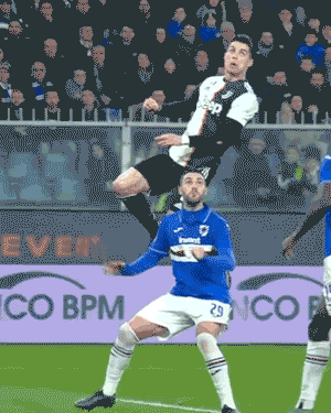 献上膝盖！C罗飞起来了，2.56米高空神球让网友脑洞大开