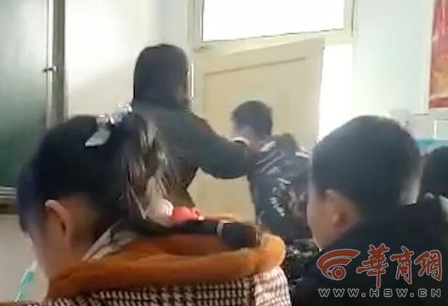 令人气愤！教师连抽学生耳光是怎么回事？终于真相了，原来是这样！