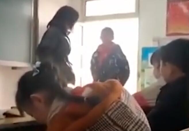 教师连抽学生耳光是怎么回事?事情详情始末曝光!