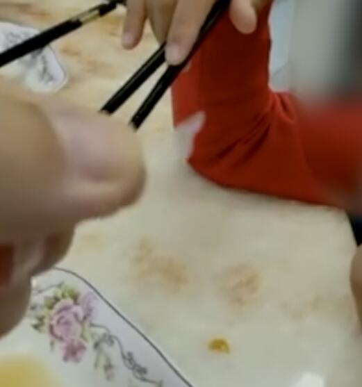 水饺吃出塑料是怎么回事？终于真相了，原来是这样！