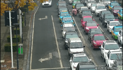 电视剧都不敢这么写！夫妻先后横穿同一条马路被撞飞