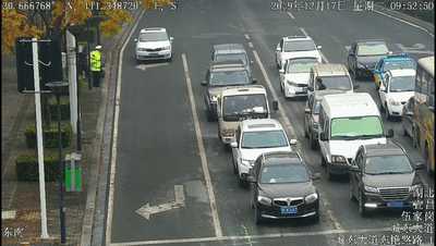 电视剧都不敢这么写！夫妻先后横穿同一条马路被撞飞